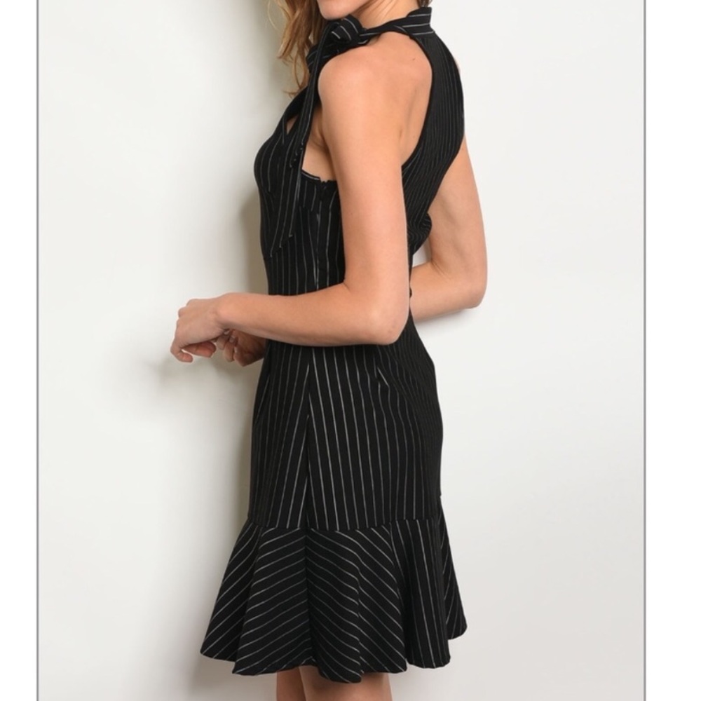 Classy Pin Striped Bow Tie Dress - Picture 4 of 5